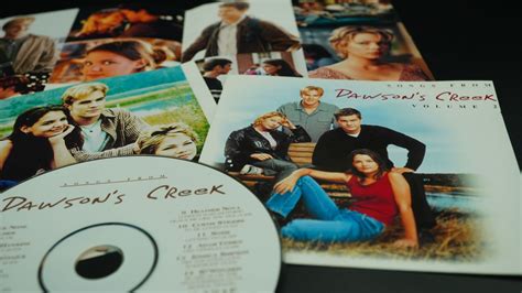  Dawson's Creek: Um Mergulho No Amor Adolescente em Capeside com um Toque de Melancolia Existencial!